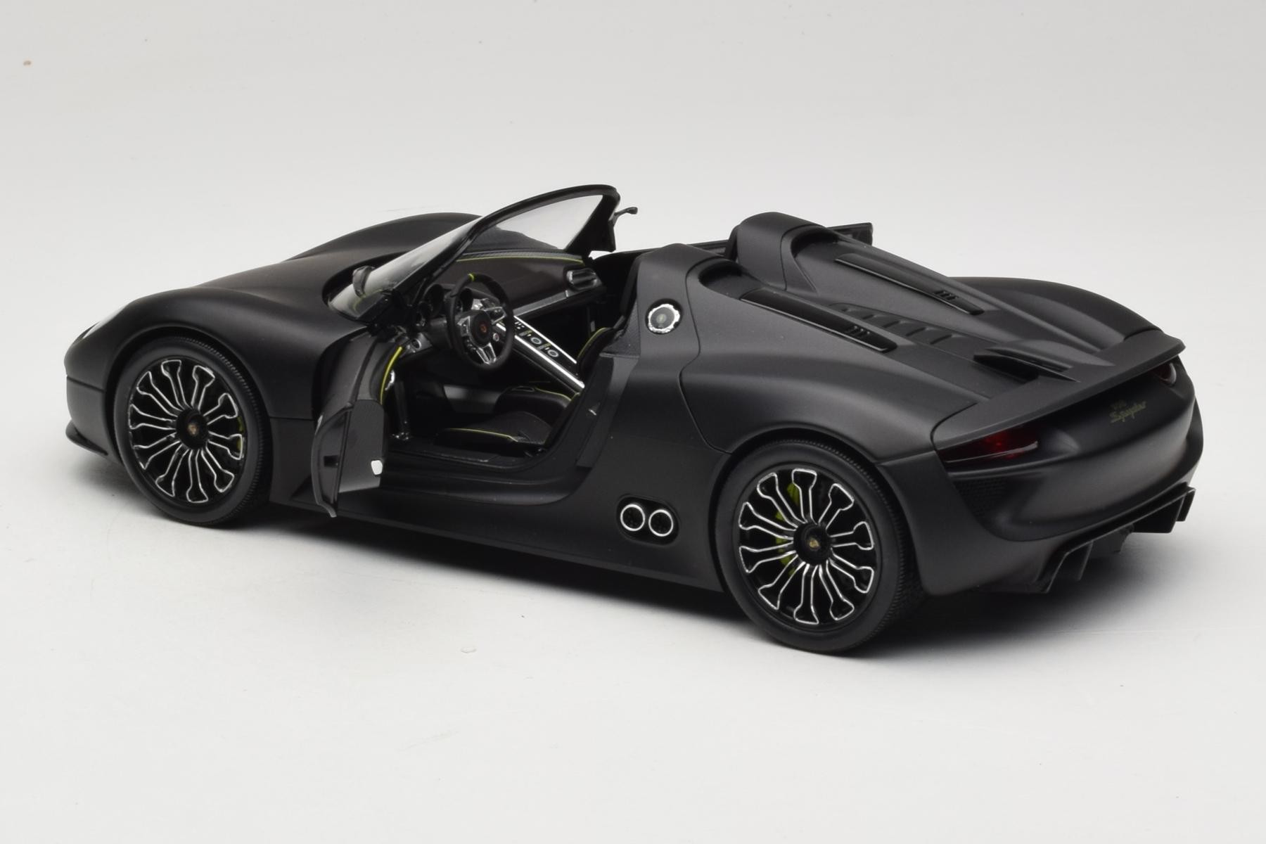Minichamps Porsche 918 Spyder Matte Black 1:18