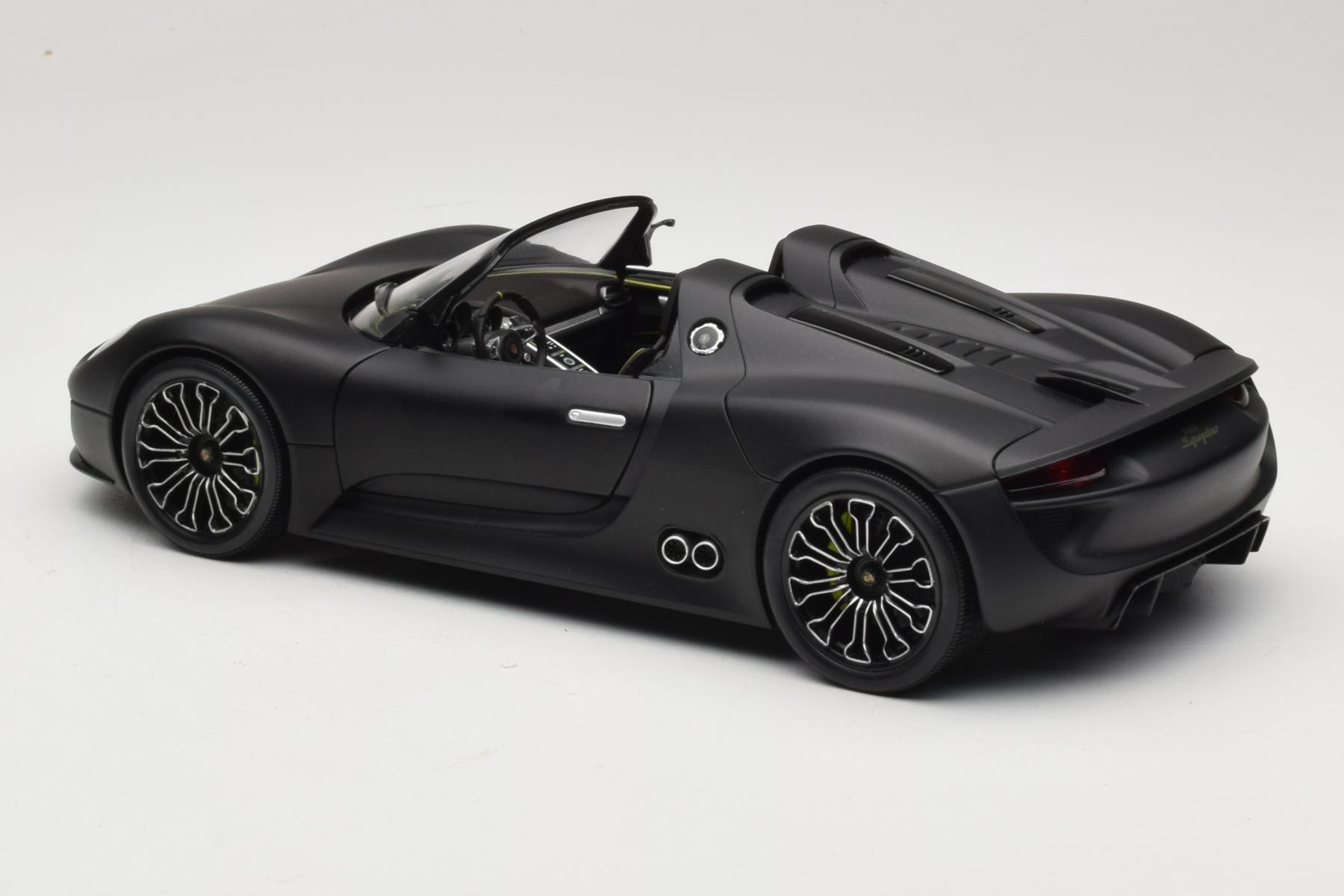 Minichamps Porsche 918 Spyder Matte Black 1:18