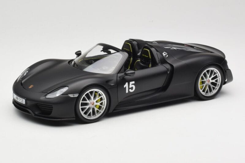 Porsche 918 Spyder Weissach Package Matt Black Minichamps 1:18 110062444 Diecast