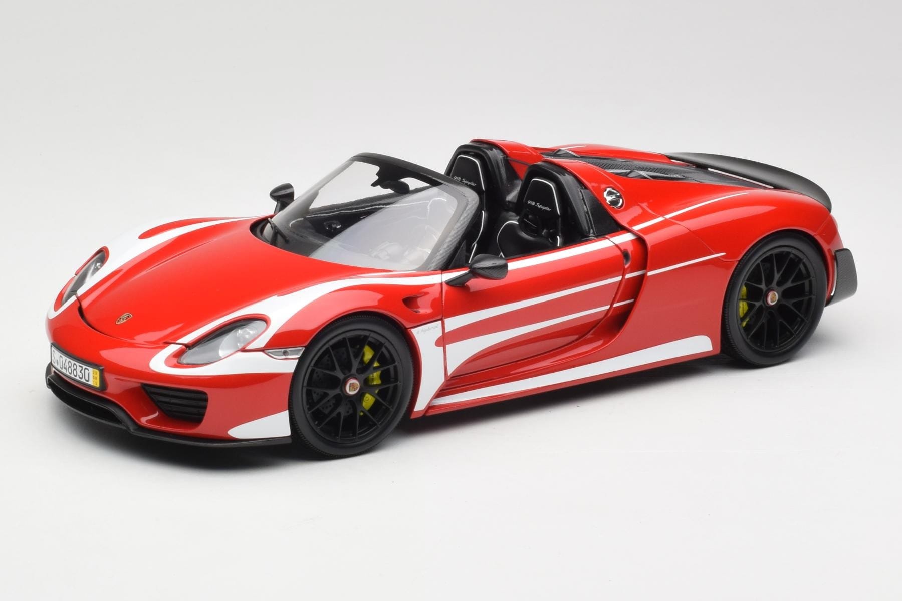 Minichamps Porsche 918 Spyder Weissach 1:18 Red