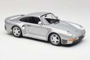 Porsche 959 Silver Metallic Minichamps 1:18 155066201 Diecast - image 4 of 6