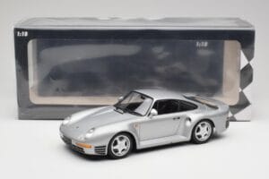 Porsche 959 Silver Metallic Minichamps 1:18 155066201 Diecast - image 6 of 6