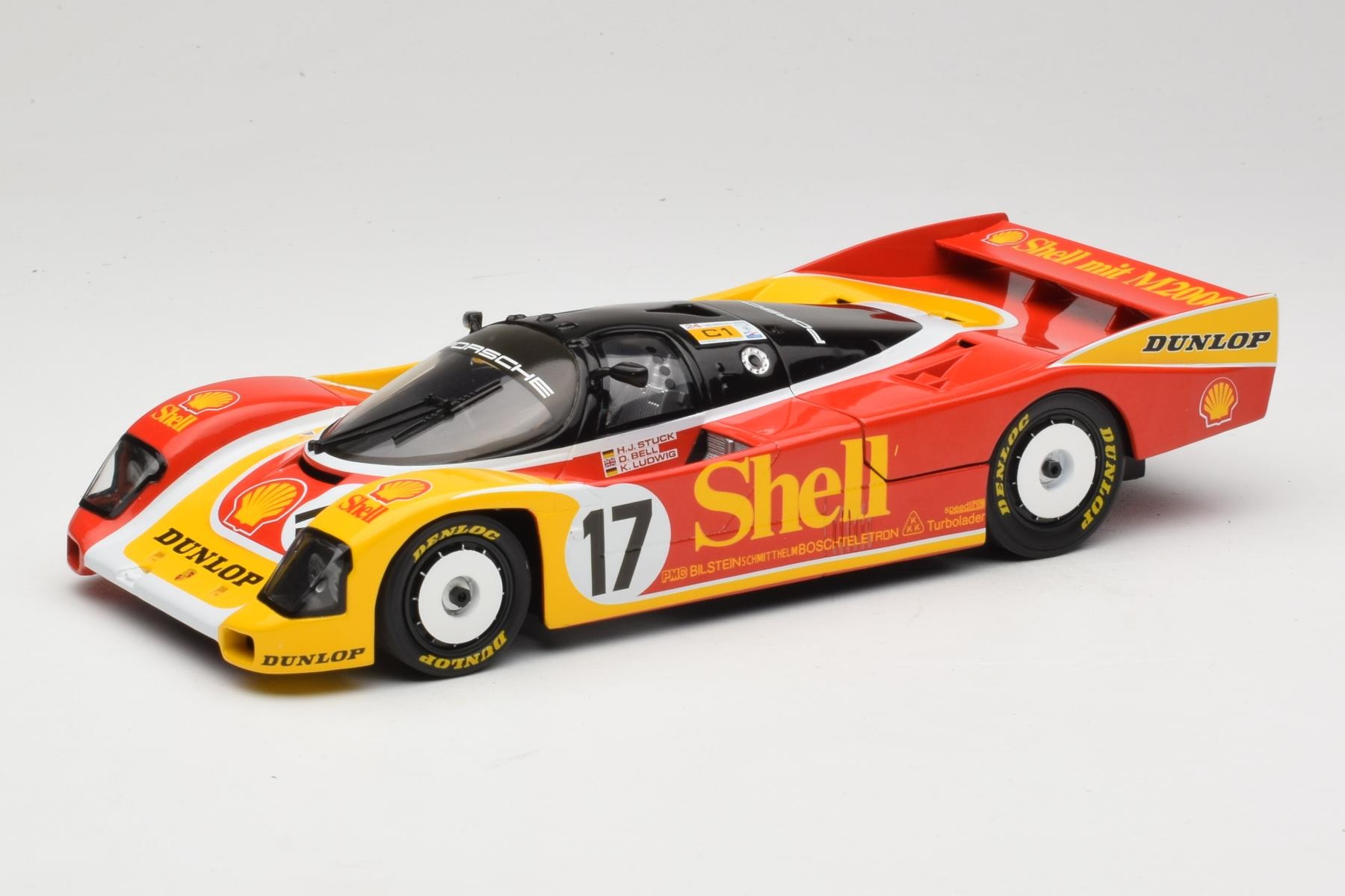 Porsche 962C Le Mans 1988 #17 1:18 Diecast