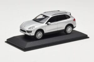 Porsche Cayenne 958 Silver Minichamps 1:43 WAP0200020B Diecast - image 2 of 4