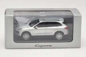 Porsche Cayenne 958 Silver Minichamps 1:43 WAP0200020B Diecast - image 4 of 4