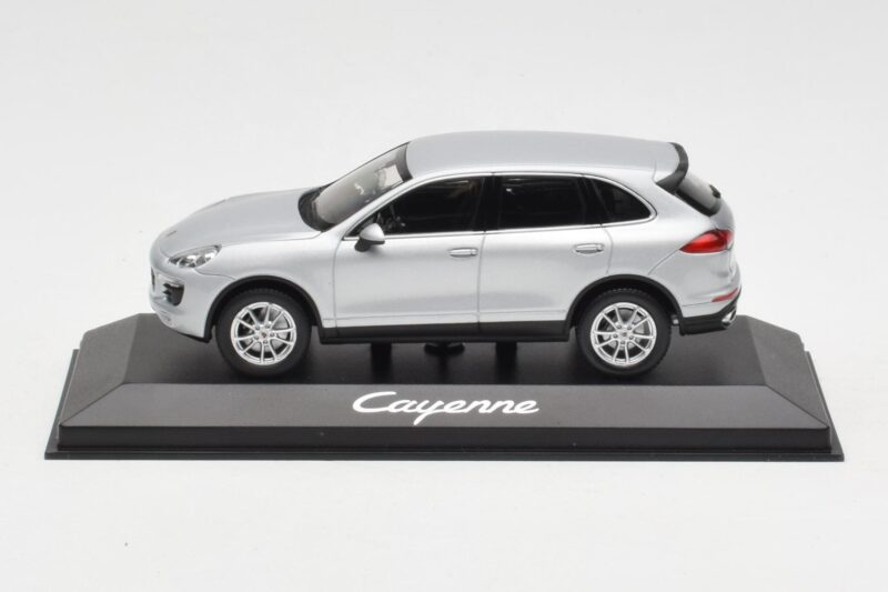 Porsche Cayenne 958 Silver Minichamps 1:43 WAP0200020E Diecast