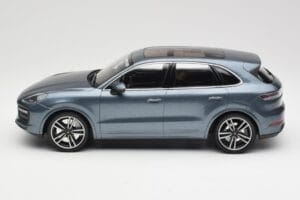 Porsche Cayenne 958 Turbo S Blue Metallic Minichamps 1:18 155066071 Diecast - image 3 of 6