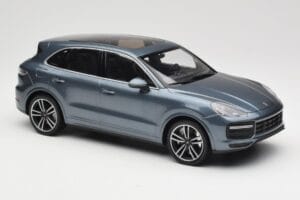 Porsche Cayenne 958 Turbo S Blue Metallic Minichamps 1:18 155066071 Diecast - image 4 of 6