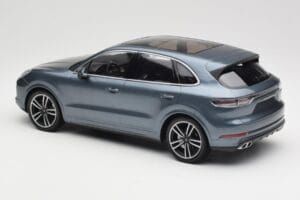 Porsche Cayenne 958 Turbo S Blue Metallic Minichamps 1:18 155066071 Diecast - image 5 of 6