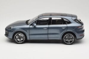 Porsche Cayenne 958 Turbo S Blue Metallic Minichamps 1:18 110066070 Diecast - image 4 of 8