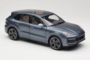 Porsche Cayenne 958 Turbo S Blue Metallic Minichamps 1:18 110066070 Diecast - image 6 of 8