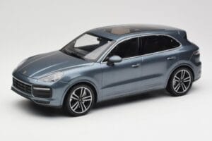 Porsche Cayenne 958 Turbo S Blue Metallic Minichamps 1:18 155066071 Diecast