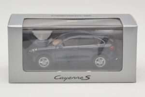 Porsche Cayenne 958 S Blue Metallic Minichamps 1:43 WAP0200060E Diecast - image 4 of 4