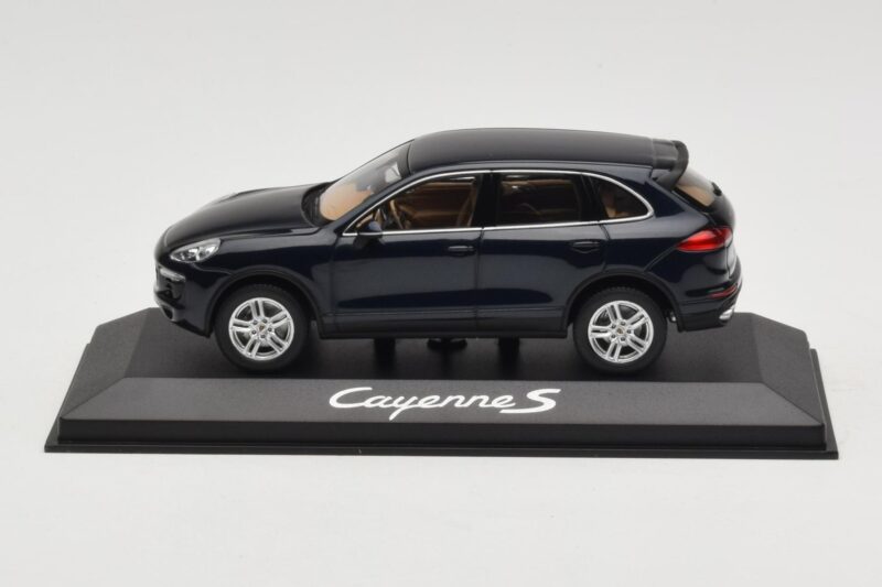 Porsche Cayenne 958 S Blue Metallic Minichamps 1:43 Porsche Cayenne 958 S Blue Metallic Minichamps 1:43 WAP0200060E Diecast