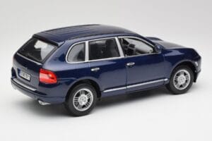 Porsche Cayenne S 9PA Dark Sea Blue Metallic Maisto 1:18 31635 Diecast - image 3 of 8