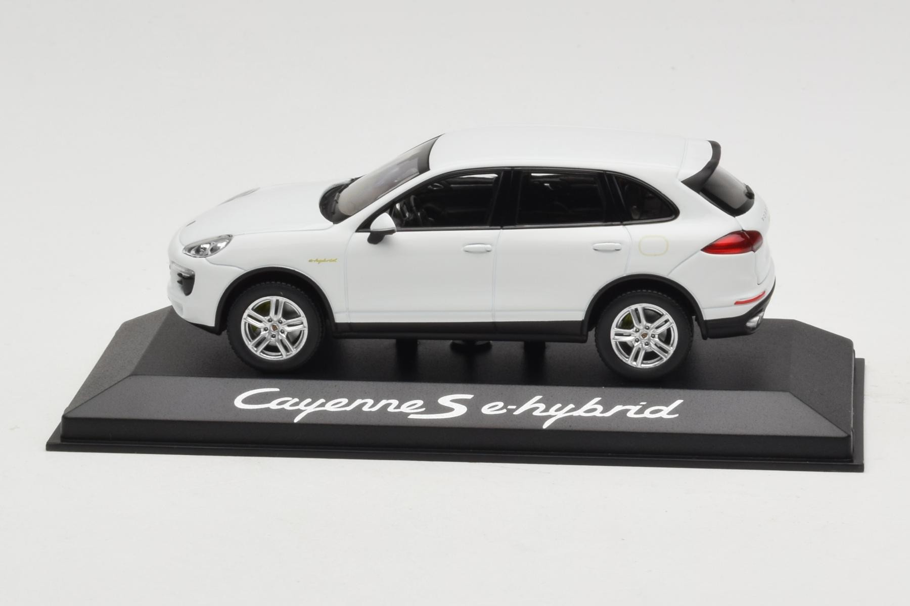 ミニカー MINICHAMPS PORSCHE CAYENNE S HYBRID Minichamps Porsche Cayenne S e-Hybrid 1:43 White