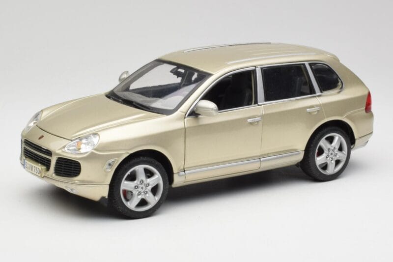 Porsche Cayenne Turbo 955 Beige Maisto 1:18 WAP02100113 Diecast