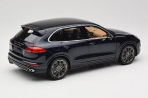 Porsche Cayenne Turbo S 958 Blue Metallic Minichamps 1:18 110064001 Diecast - image 3 of 8