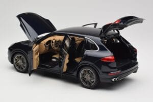 Porsche Cayenne Turbo S 958 Blue Metallic Minichamps 1:18 110064001 Diecast - image 5 of 8