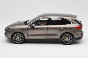 Porsche Cayenne E2 Turbo S Umbra Metallic Minichamps 1:18 WAP0213020F Diecast - image 4 of 8