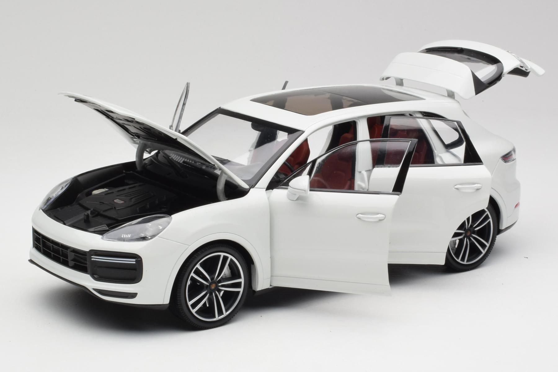 Porsche Cayenne 9YA Turbo White Metallic Minichamps 1:18