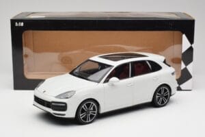 Porsche Cayenne 9YA Turbo White Metallic Minichamps 1:18 155042560 Diecast - image 8 of 8