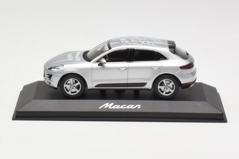Porsche Macan 95B Silver Grey Metallic Prototype Minichamps 1:43 WAP0201540E Diecast