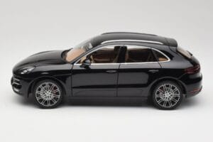 Porsche Macan Turbo 95B Black Metallic Minichamps 1:18 110062502 Diecast - image 4 of 8