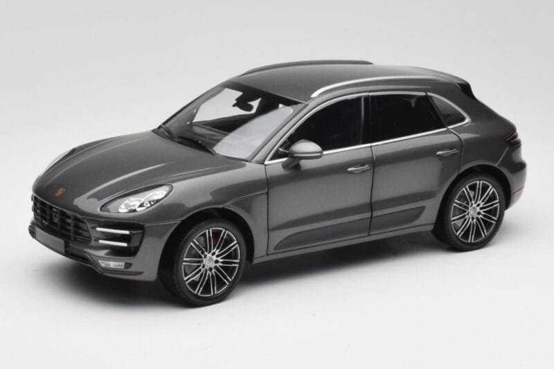 Porsche Macan Turbo 95B Grey Metallic Minichamps 1:18 110062501 Diecast