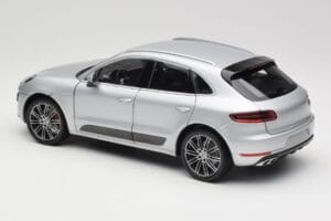 Porsche Macan Turbo 95B Silver Minichamps 1:18 110062504 Diecast - image 5 of 8