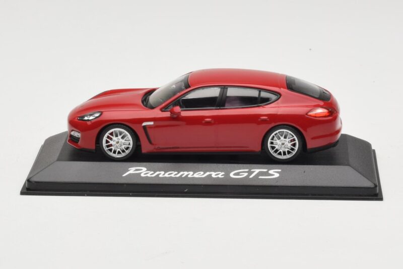Porsche Panamera 970 GTS Red Minichamps 1:43 Porsche Panamera 970 GTS Red Minichamps 1:43 WAP0200230C Diecast