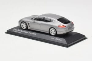 Porsche Panamera 970 S Hybrid Silver Minichamps 1:43 400068250 Diecast - image 3 of 4