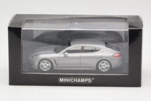 Porsche Panamera 970 S Hybrid Silver Minichamps 1:43 400068250 Diecast - image 4 of 4
