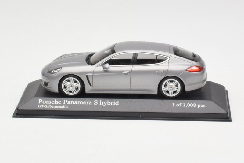 Porsche Panamera 970 S Hybrid Silver Minichamps 1:43 Porsche Panamera 970 S Hybrid Silver Minichamps 1:43 400068250 Diecast