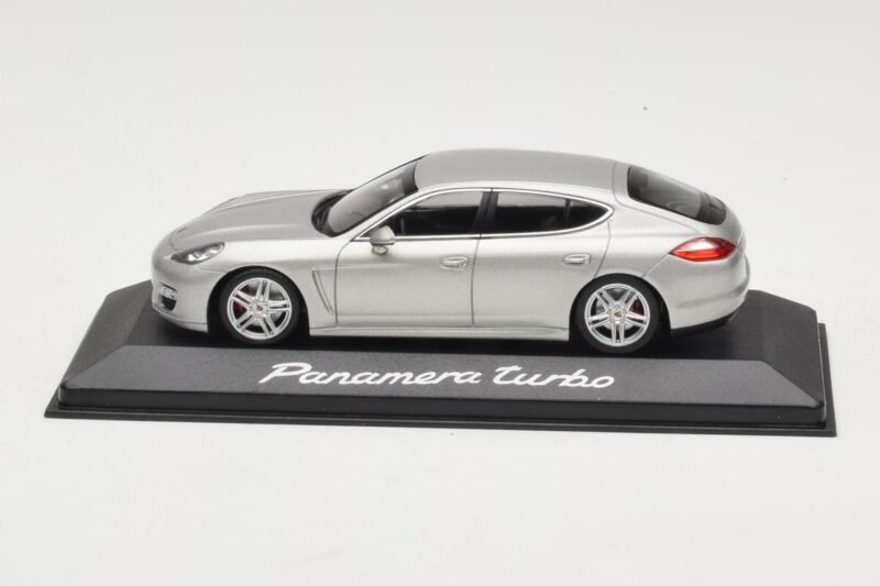 Porsche Panamera 970 Turbo Beige Minichamps 1:43 Porsche Panamera 970 Turbo Beige Minichamps 1:43 WAP0200519 Diecast