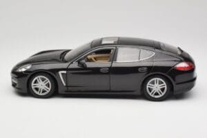 Porsche Panamera Turbo 970 Black Maisto 1:18 36197 Diecast - image 4 of 8