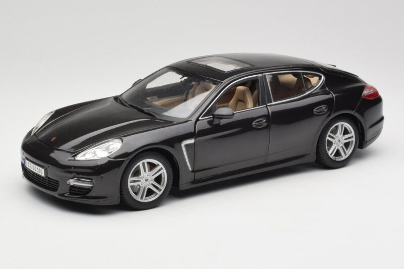 Porsche Panamera Turbo 970 Black Maisto 1:18 36197 Diecast