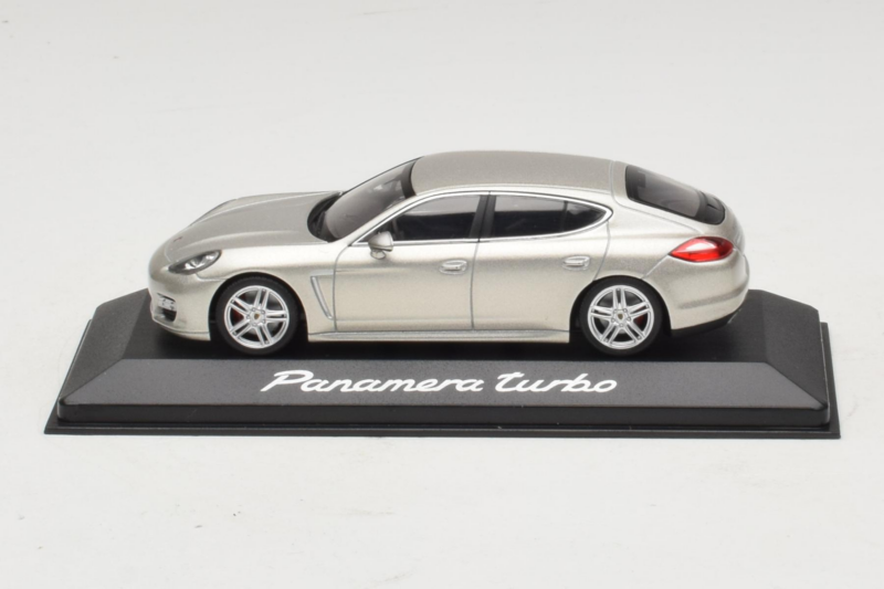 Porsche Panamera 970 Turbo Silver Minichamps 1:43 WAP02000519 Diecast
