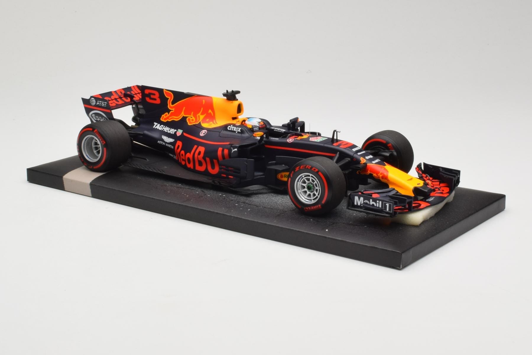 Minichamps Red Bull RB13 Ricciardo Malaysia 2017