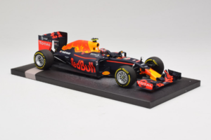 Red Bull RB12 Tag Heuer #26 D. Kvyat Red Bull Racing Showcar 2016 Minichamps 1:18 117160026 Resin - image 4 of 7