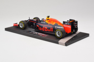 Red Bull RB12 Tag Heuer #26 D. Kvyat Red Bull Racing Showcar 2016 Minichamps 1:18 117160026 Resin - image 5 of 7