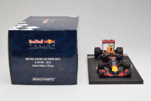 Red Bull RB12 Tag Heuer #26 D. Kvyat Red Bull Racing Showcar 2016 Minichamps 1:18 117160026 Resin - image 6 of 7