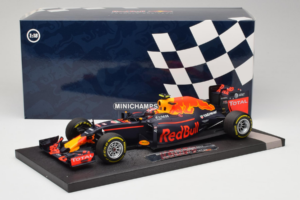Red Bull RB12 Tag Heuer #26 D. Kvyat Red Bull Racing Showcar 2016 Minichamps 1:18 117160026 Resin - image 7 of 7