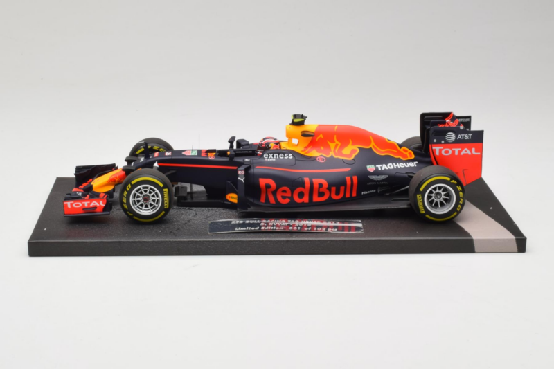 Red Bull RB12 Tag Heuer #26 D. Kvyat Red Bull Racing Showcar 2016 Minichamps 1:18 Red Bull RB12 Tag Heuer #26 D. Kvyat Red Bull Racing Showcar 2016 Minichamps 1:18 117160026 Resin