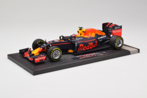 Red Bull RB12 Tag Heuer #26 D. Kvyat Red Bull Racing Showcar 2016 Minichamps 1:18 117160026 Resin - image 2 of 7