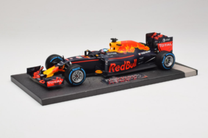 Red Bull RB12 Tag Heuer #3 D. Ricciardo Red Bull Racing Brazilian Grand Prix 2016 Minichamps 1:18 117161203 Resin - image 2 of 6