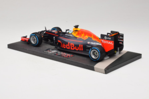 Red Bull RB12 Tag Heuer #3 D. Ricciardo Red Bull Racing Brazilian Grand Prix 2016 Minichamps 1:18 117161203 Resin - image 5 of 6