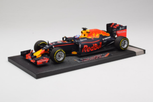 Red Bull RB12 Tag Heuer #3 D. Ricciardo Red Bull Racing Showcar 2016 Minichamps 1:18 117160003 Resin - image 2 of 7