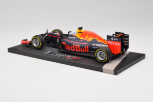 Red Bull RB12 Tag Heuer #3 D. Ricciardo Red Bull Racing Showcar 2016 Minichamps 1:18 117160003 Resin - image 5 of 7