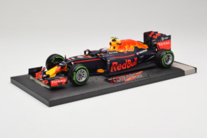 Red Bull RB12 Tag Heuer #33 M. Verstappen Red Bull Racing Showcar 2016 Minichamps 1:18 117161233 Resin - image 2 of 7